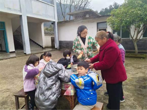 寧都縣肖田鄉(xiāng)朗際小學(xué)劉敏老師：學(xué)校在，我就在！